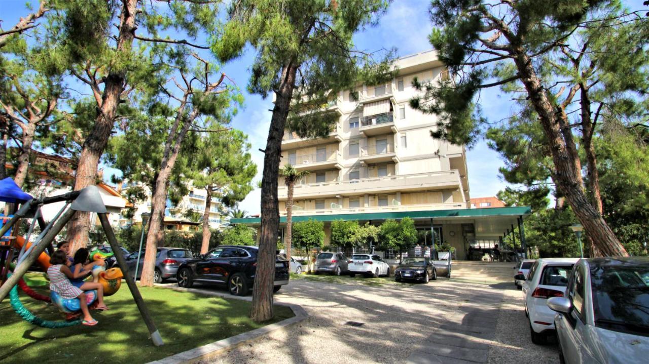 Hotel Pineta San Benedetto del Tronto Eksteriør bilde