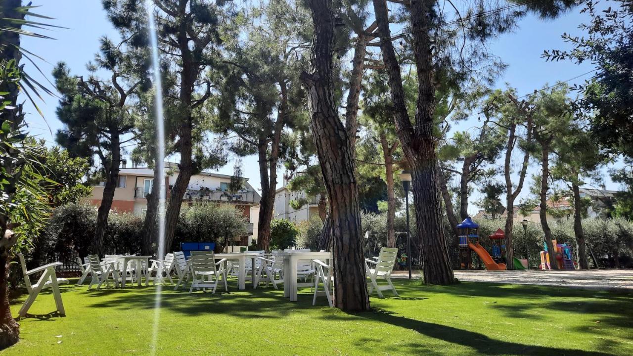 Hotel Pineta San Benedetto del Tronto Eksteriør bilde